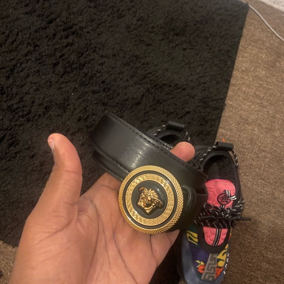Selling Versace belt and Versace chain reactions (Belt size 44-40)(shoe size 13) - Picture 2 of 7